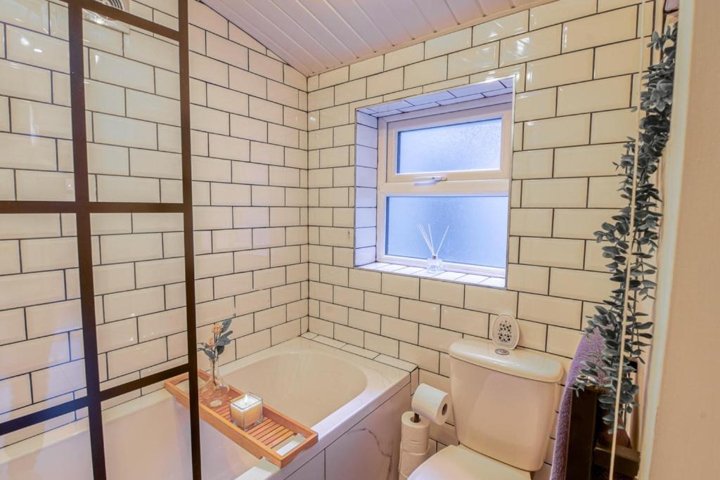 Charming City Home, Beside The Serene Ormeau Park Μπέλφαστ Εξωτερικό φωτογραφία