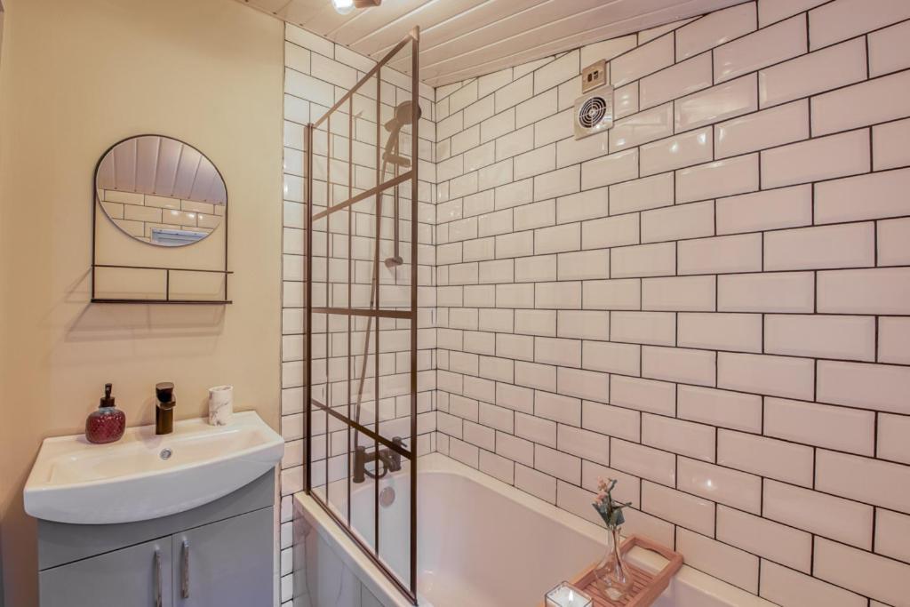 Charming City Home, Beside The Serene Ormeau Park Μπέλφαστ Εξωτερικό φωτογραφία