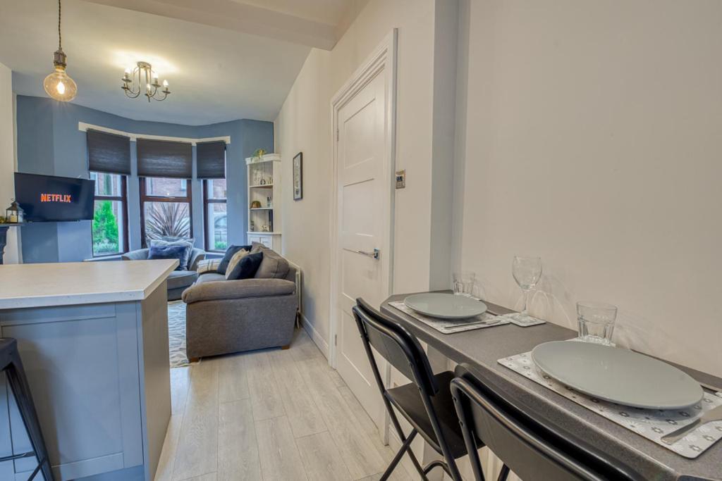 Charming City Home, Beside The Serene Ormeau Park Μπέλφαστ Εξωτερικό φωτογραφία