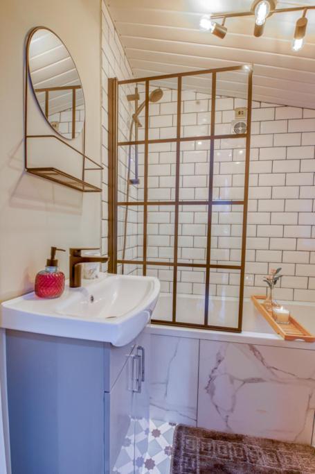 Charming City Home, Beside The Serene Ormeau Park Μπέλφαστ Εξωτερικό φωτογραφία